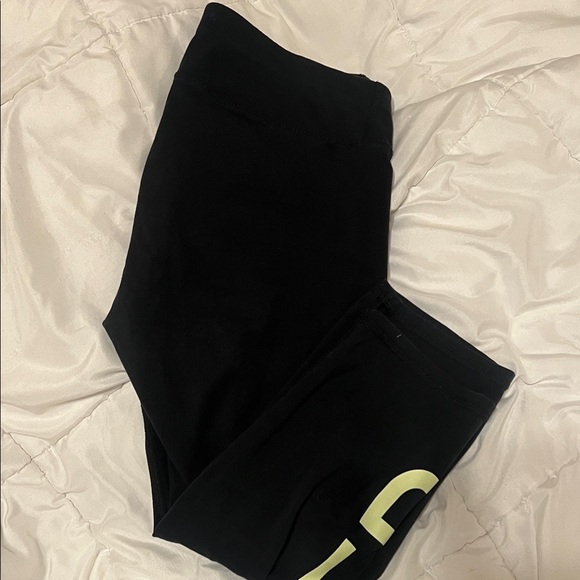 Tommy Hilfiger Black and Yellow Leggings size medium - Picture 6 of 6